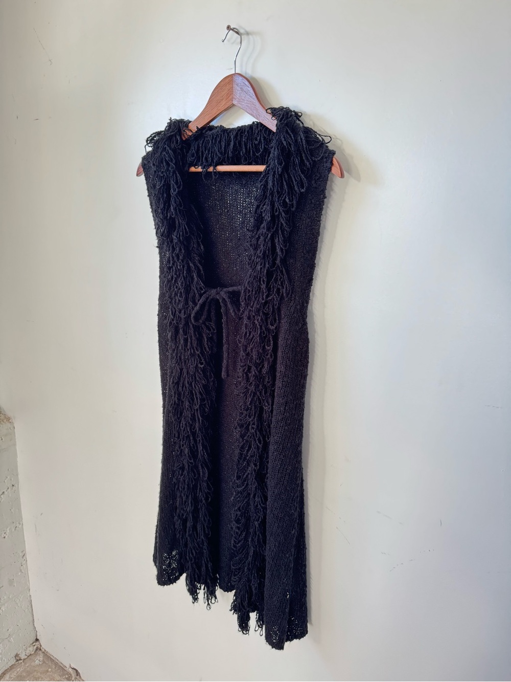 Black Sleeveless Fringe Knit Cardigan